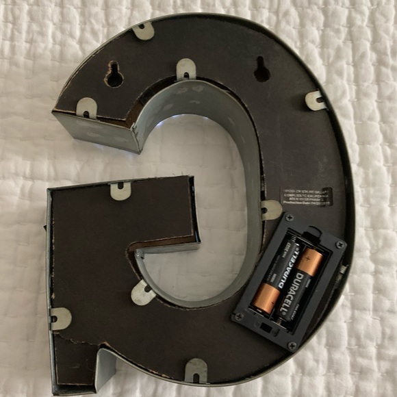 CAPITAL “G” WITH LIGHTS - Picture 2 of 4